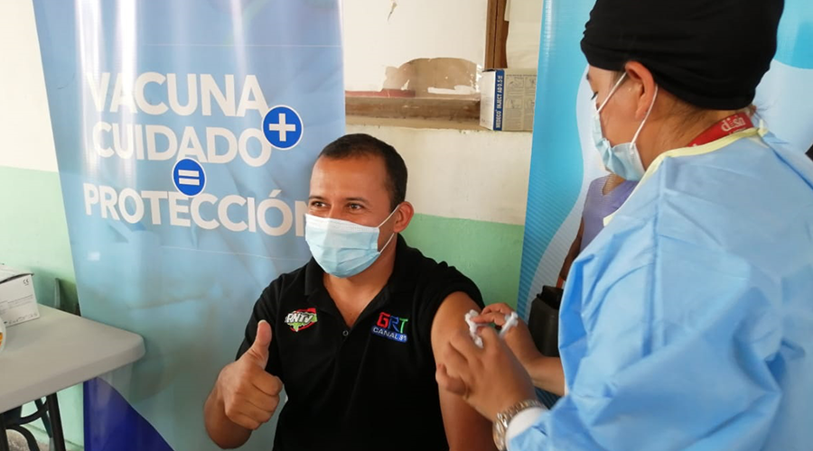 Unos 70 periodistas de Lempira son vacunados con AstraZeneca