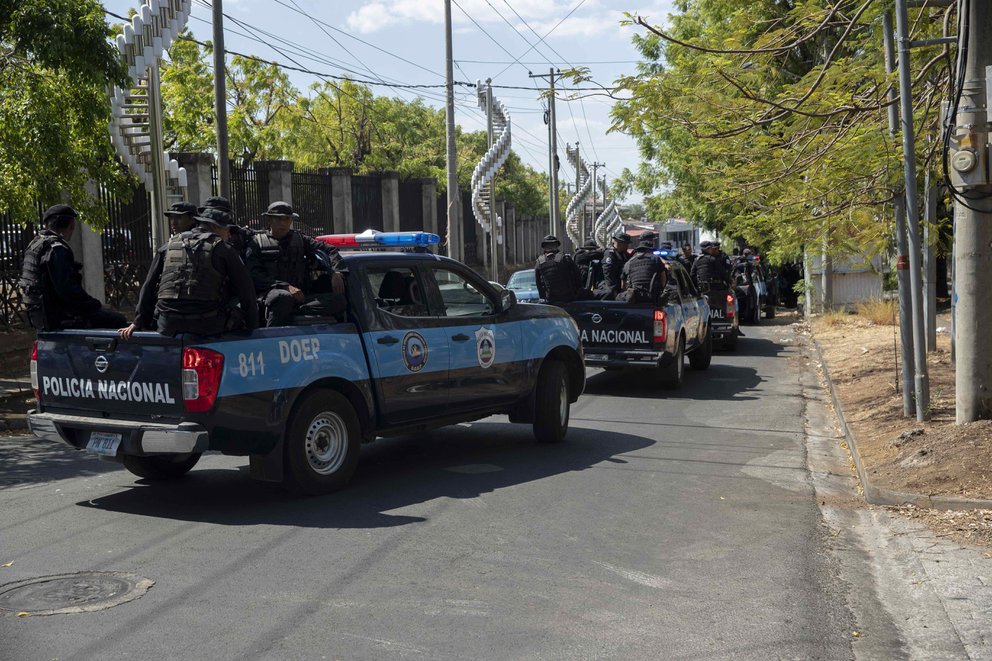 Censura en Nicaragua: La Policía rodea la redacción del diario «El Confidencial»