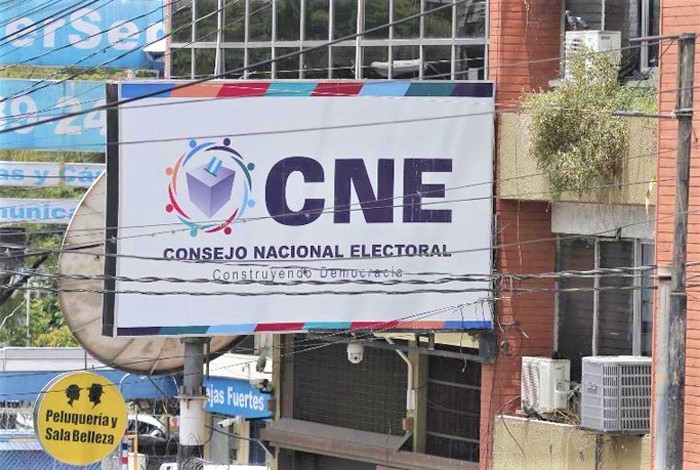 CNE entrega al RNP formularios para actualizar domicilio de votantes