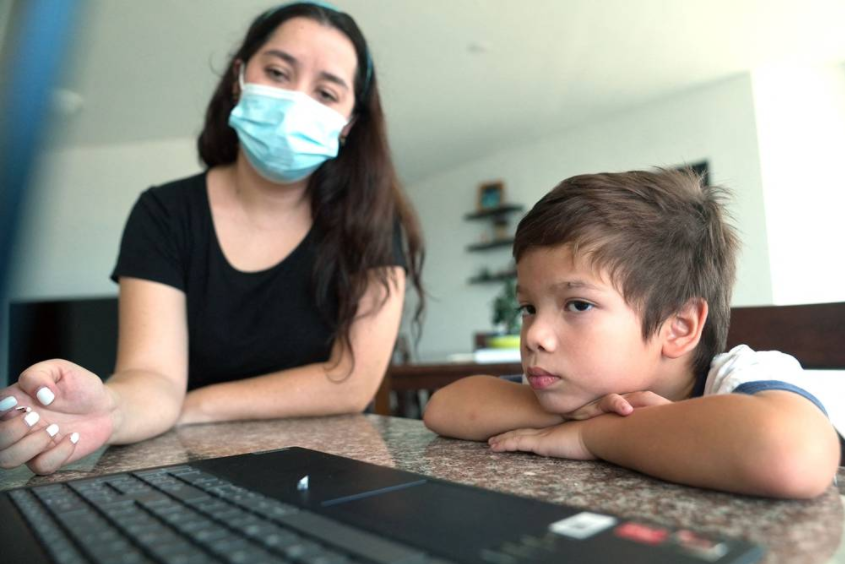 Exministro de Educación: Unos 200 mil niños y jóvenes matriculados en 2020 ya no están en 2021