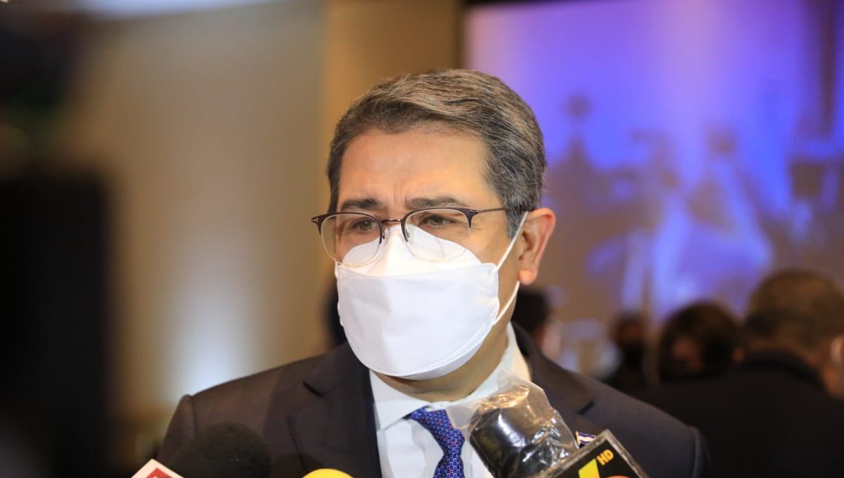 Presidente Hernandez anuncia que se aplicará la vacuna de AstraZeneca contra la Covid-19
