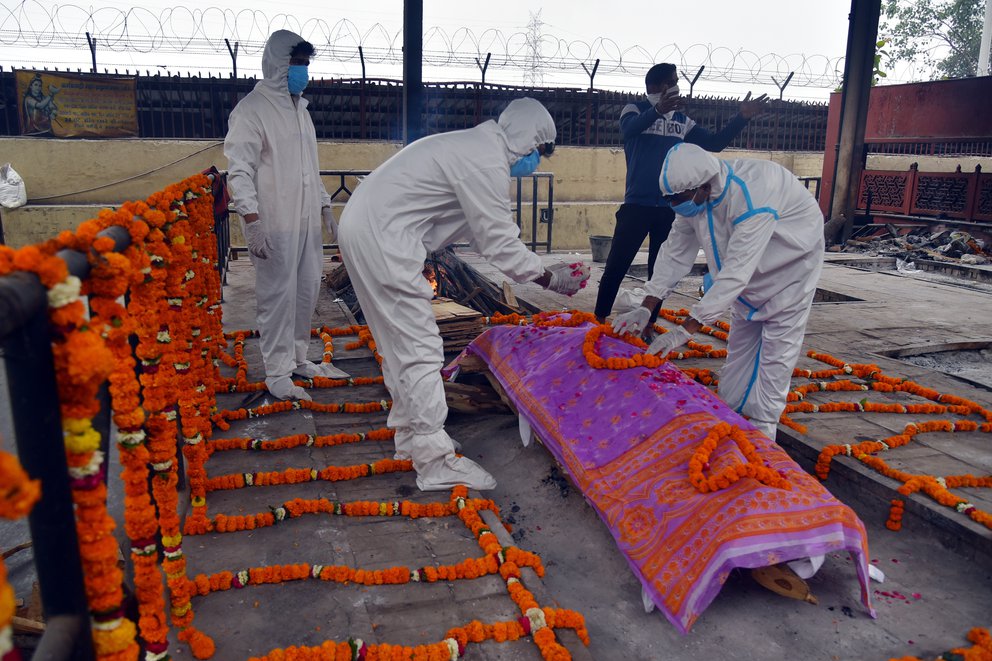 India registró un récord de 4,329 muertes por Covid-19 en las últimas 24 horas