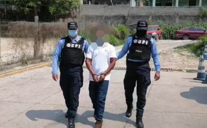 Sujeto es capturado por suponerlo responsable de asesinar a su esposa en Santa Ana, FM Sujeto es capturado por suponerlo responsable de asesinar a su esposa en Santa Ana, FM