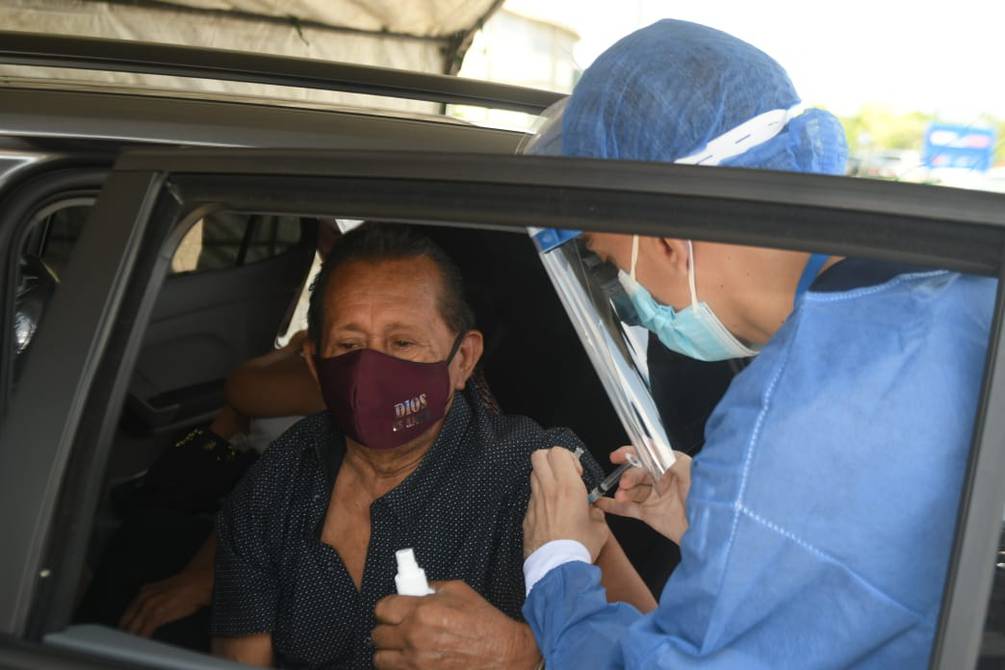 Ministra de SALUD: «Vacuna contra el COVID-19 a adultos mayores con discapacidad será en su vehículo» Ministra de SALUD: «Vacuna contra el COVID-19 a adultos mayores con discapacidad será en su vehículo»
