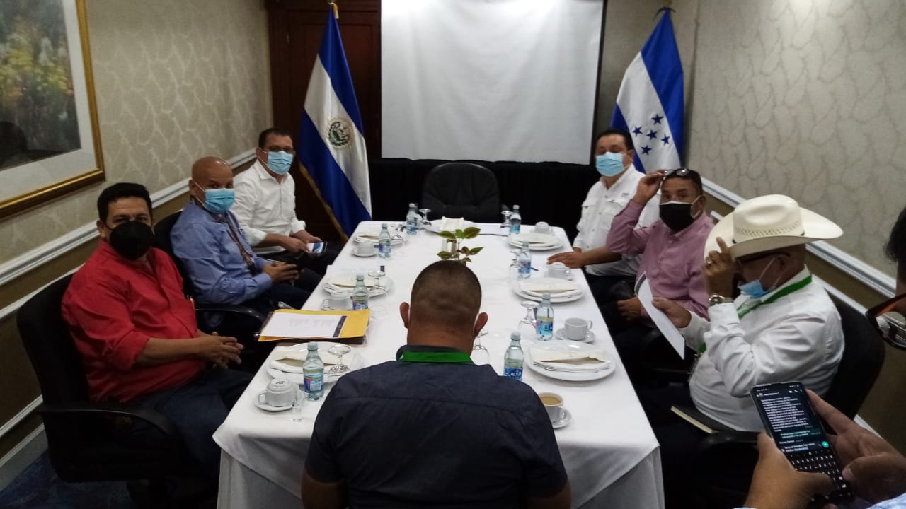 Amhon pide formalmente al mandatario salvadoreño les ayude a comprar vacuna de China