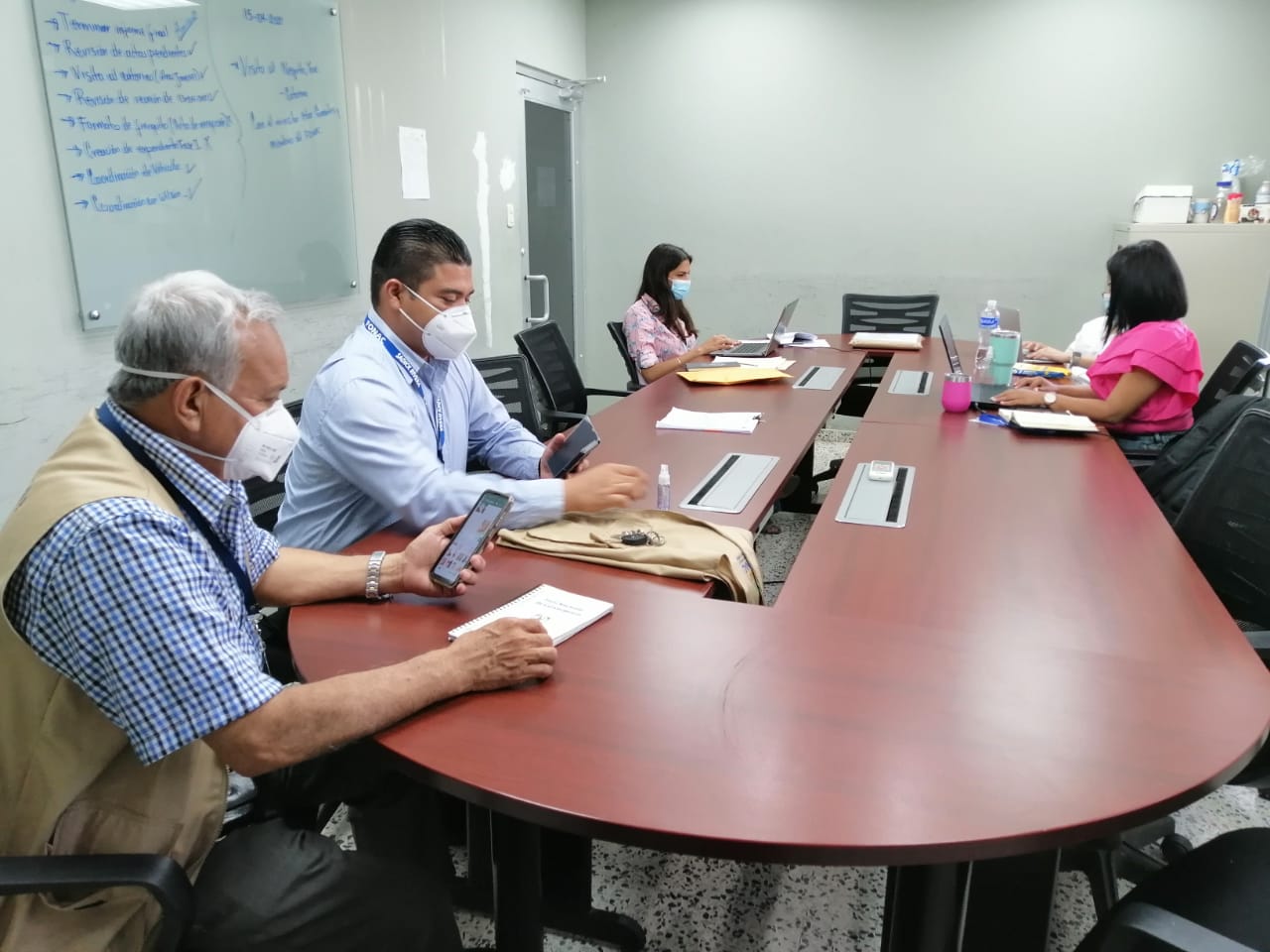 FONAC da seguimiento a contratación de nueva empresa que rehabilitará el cuarto piso del hospital “Mario Catarino Rivas”