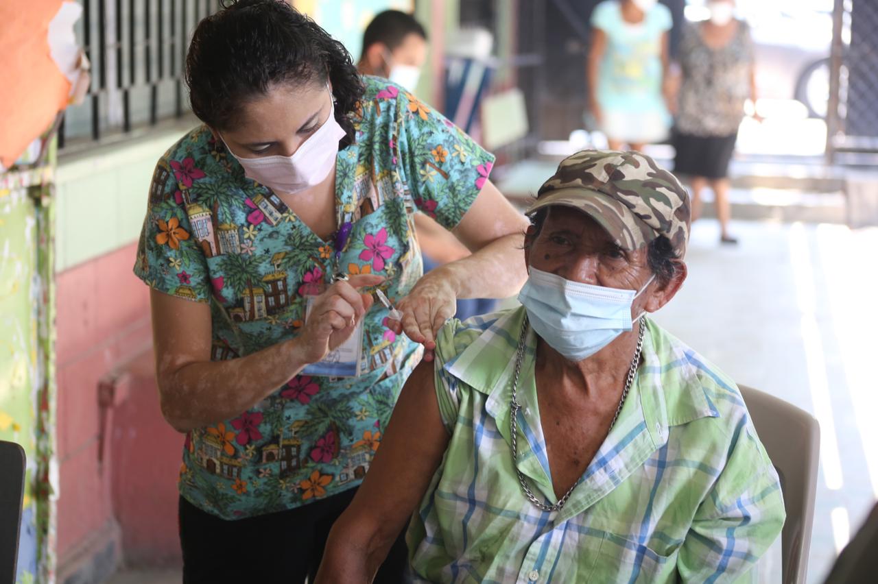 Ministra de Salud: Nuestra meta es vacunar a 800 mil adultos mayores Ministra de Salud: Nuestra meta es vacunar a 800 mil adultos mayores
