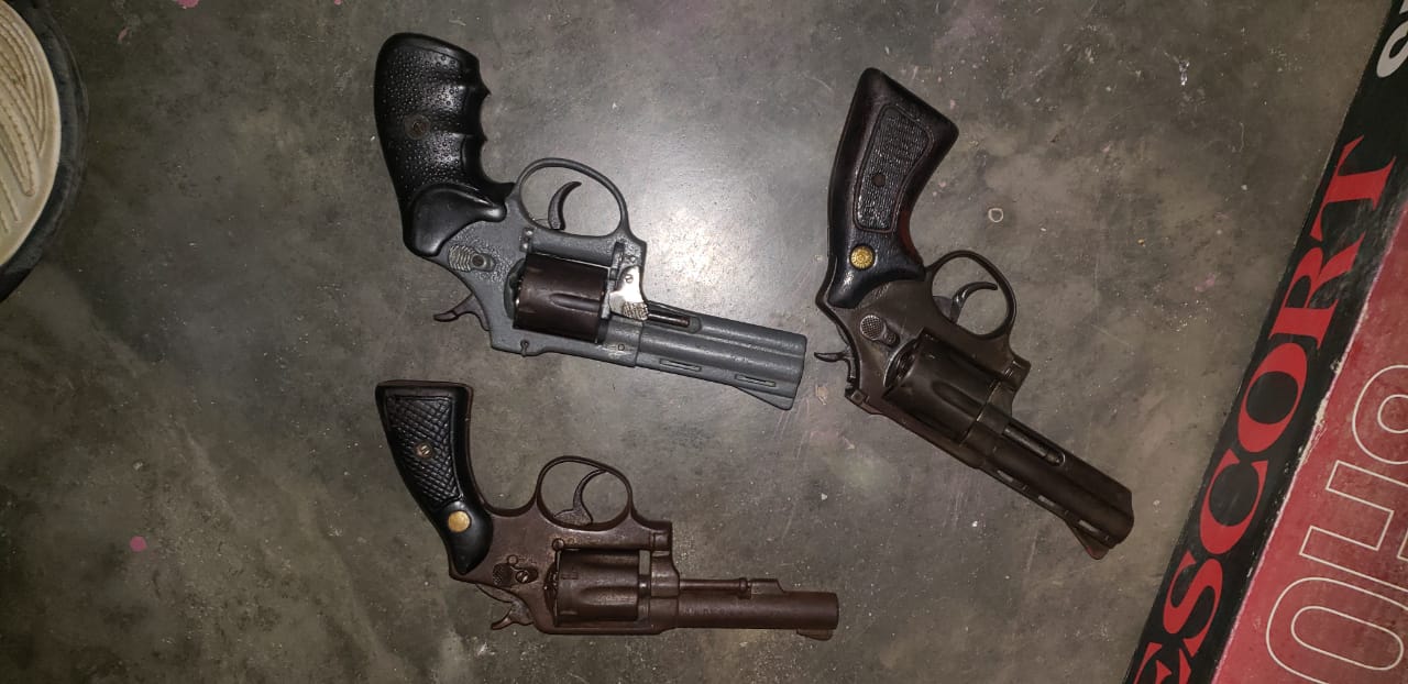 Con diez armas de fuego detienen a un hombre en Puerto Cortés