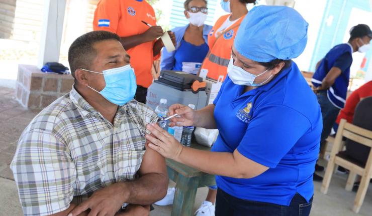 Pequeños hoteles están contentos al iniciar vacunación en Islas de la Bahía 