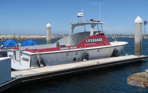 Dos muertos y al menos 23 heridos tras voltearse un bote en San Diego, EE.UU.