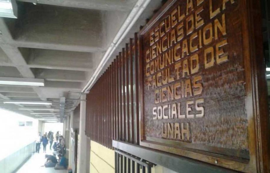 La Escuela de Periodismo de la UNAH  cambia de  autoridades