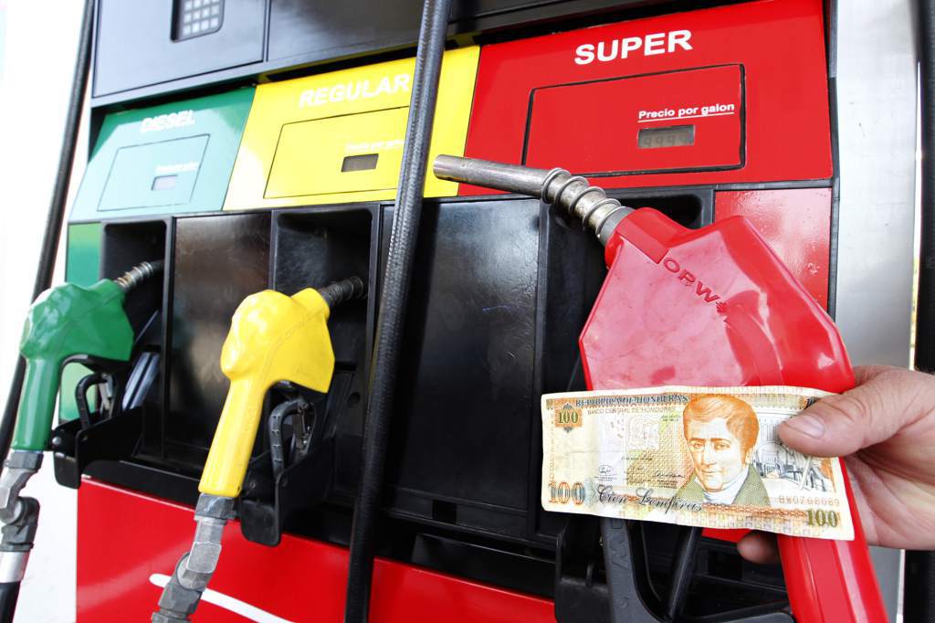 Gasolina superior a partir de hoy cuesta 100 lempiras