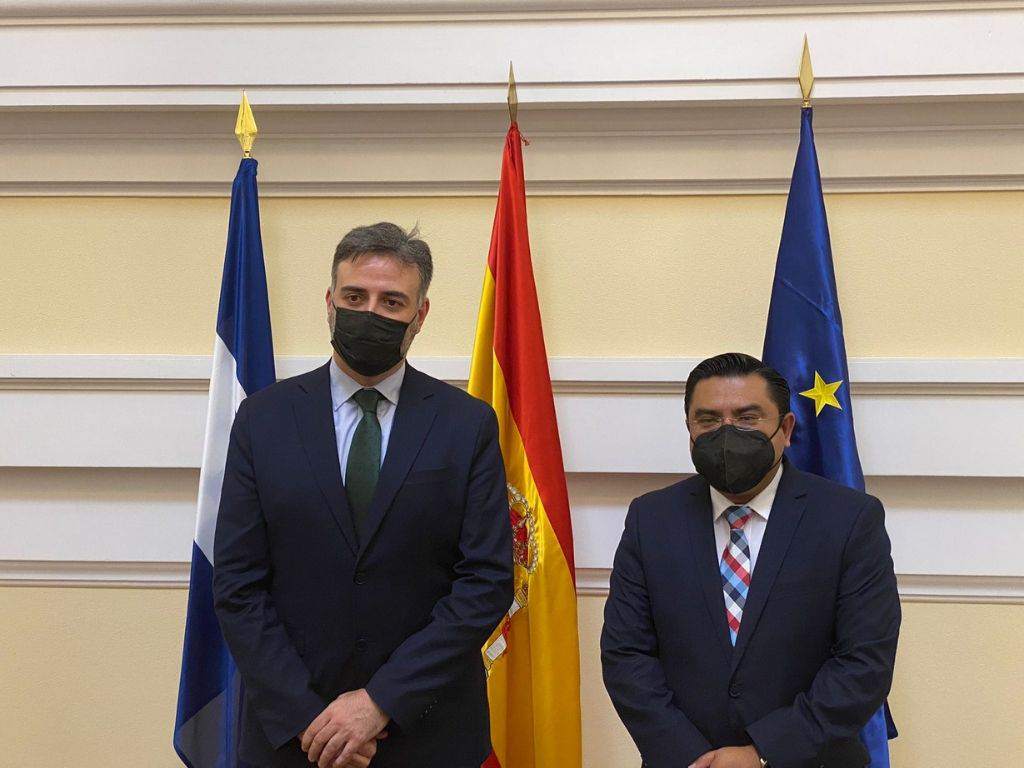 Honduras firma convenio de trabajo temporal con España