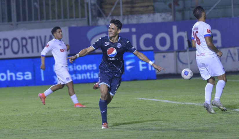 Con polémica arbitral Motagua gana 2-1 en primer partido de la final