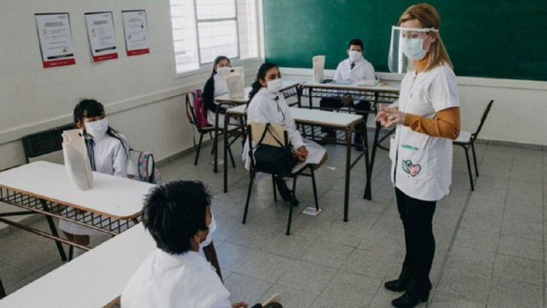 Más de 60 mil maestros podrían ser inmunizados en la quinta jornada de vacunación Más de 60 mil maestros podrían ser inmunizados en la quinta jornada de vacunación