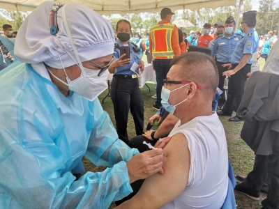 El viceministro de Salud:  «Hoy vacunaremos contra el COVID-19 a trabajadores esenciales»