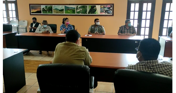 Policía Nacional y SINAGER se reúnen con dueños de restaurantes de Danlí