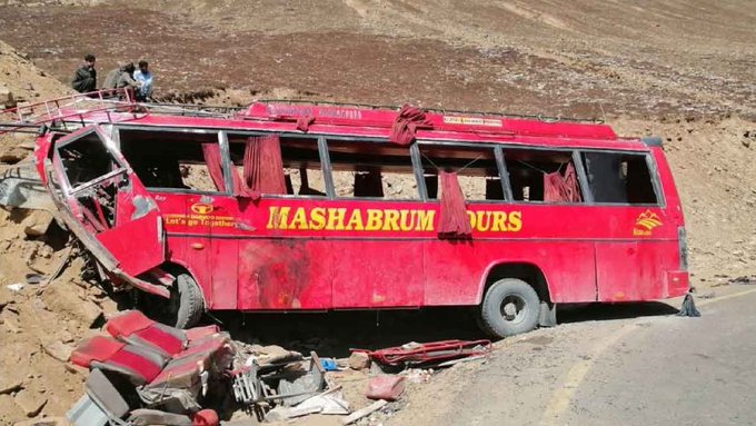 Al menos 20 muertos y 50 heridos en un accidente de autobús en Pakistán