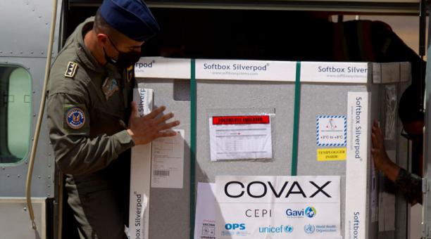 Vacunas donadas por el programa COVAX son insuficientes en países pobres