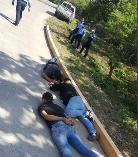 ¡Por asaltar cajero automático!  detienen a tres sujetos  en Santa Bárbara