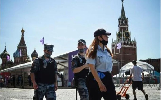 Rusia impone restricciones para frenar la variante Delta del coronavirus