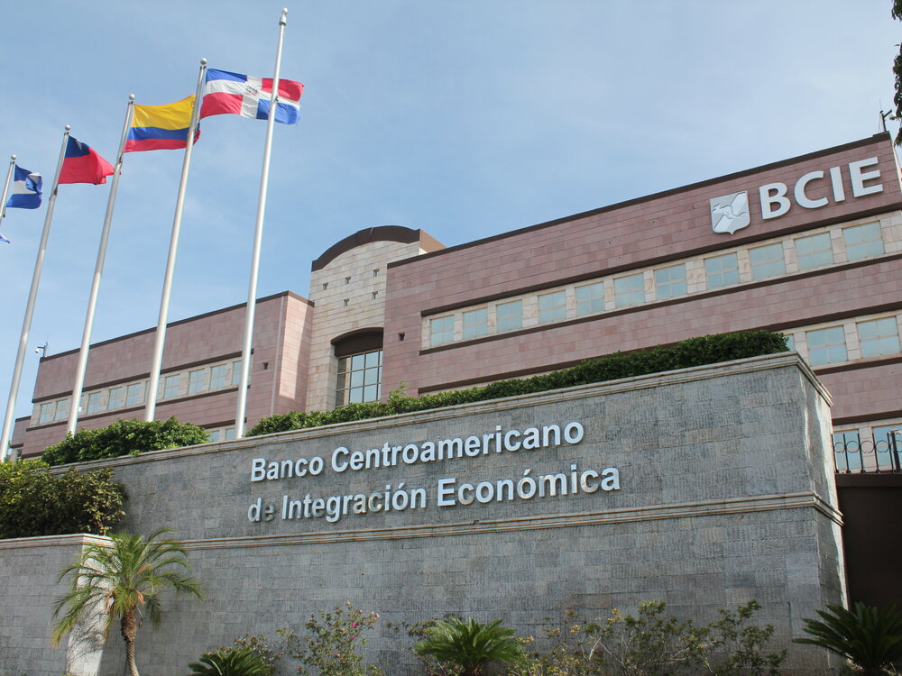 BCIE desembolsa a Honduras $ 7 millones para comprar vacunas contra la Covid-19