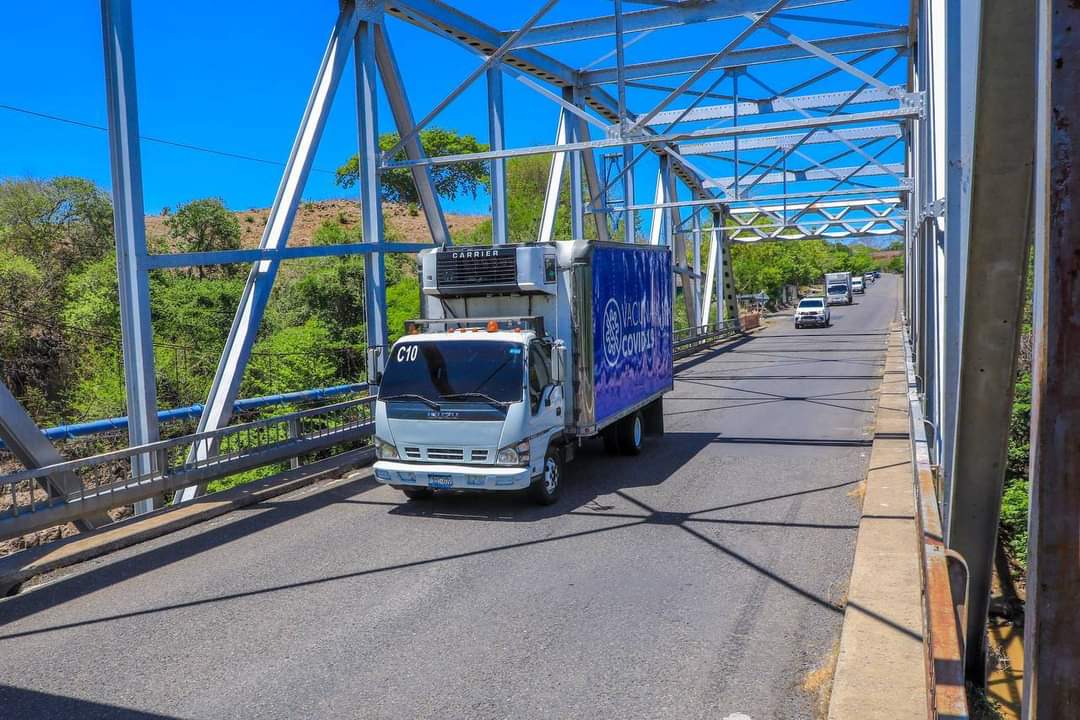 Unas 16 mil vacunas Anticovid donadas por El Salvador arriban a Honduras