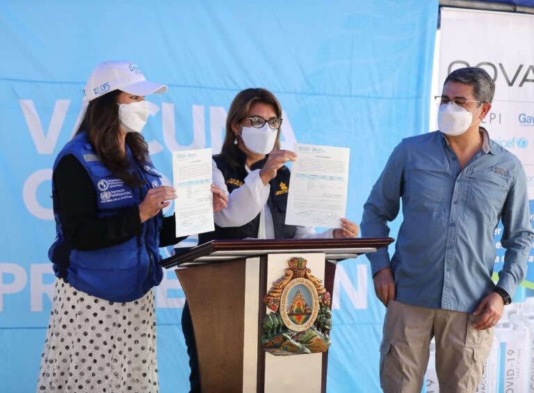 Llega al país primer lote con más de 105 mil dosis de la vacunas Pfizer