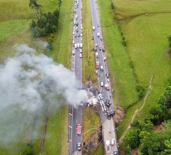 Al menos nueve niños y un adulto murieron en un aparatoso accidente múltiple  en  Alabama, EEUU