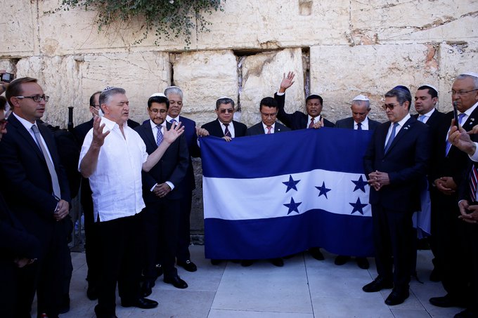 Pareja presidencial visita lugares sagrados de Jerusalén