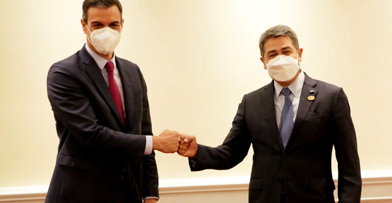 España podría donar vacunas ANTICOVID a Honduras, asegura presidente Hernández