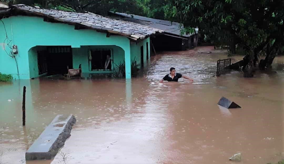 Lluvias dejan varias familias damnificadas en Santa Rosa de Copán Lluvias dejan varias familias damnificadas en Santa Rosa de Copán