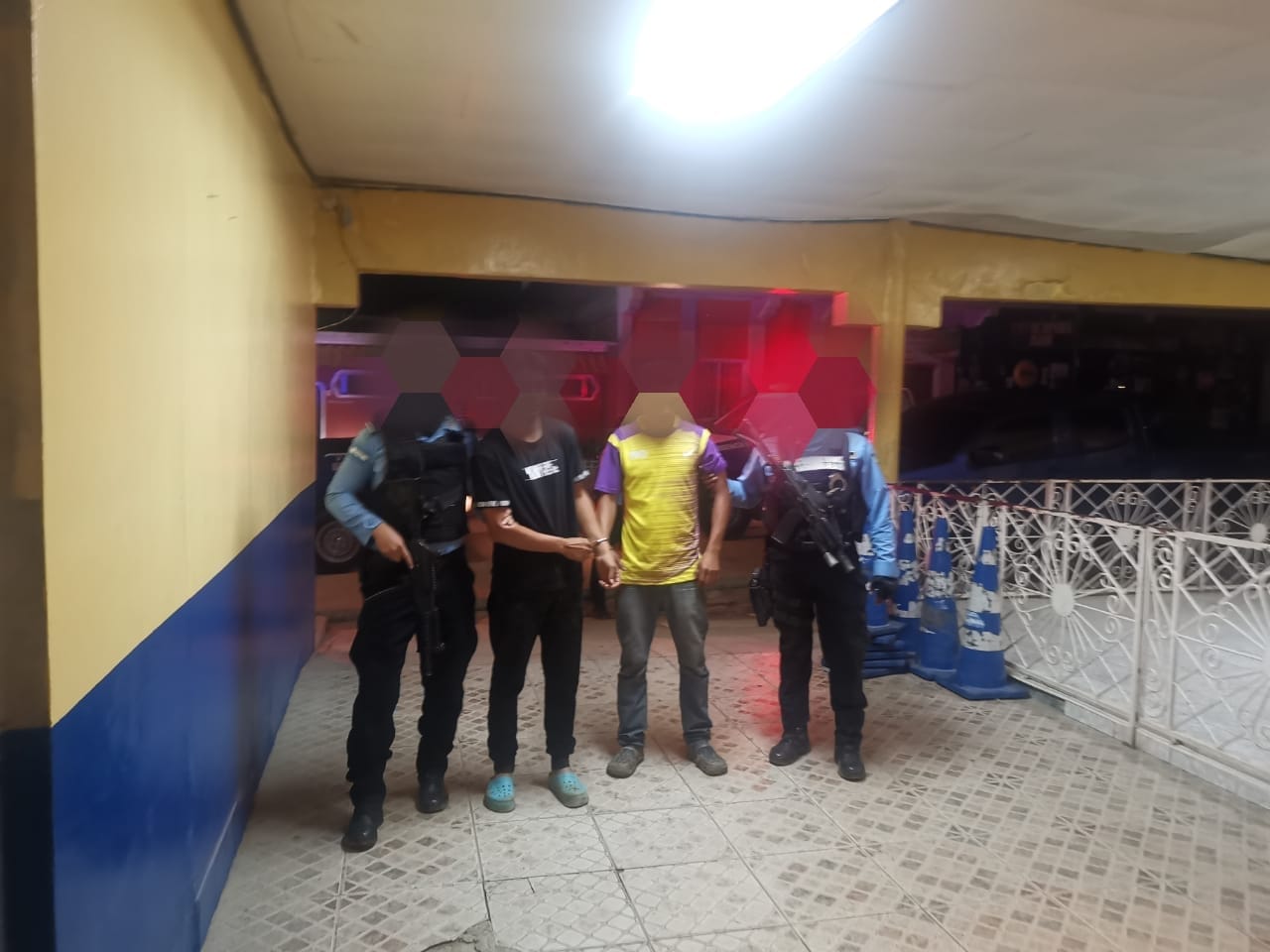 Por supuesto robo de vehículo son detenidos dos sujetos en El Paraíso