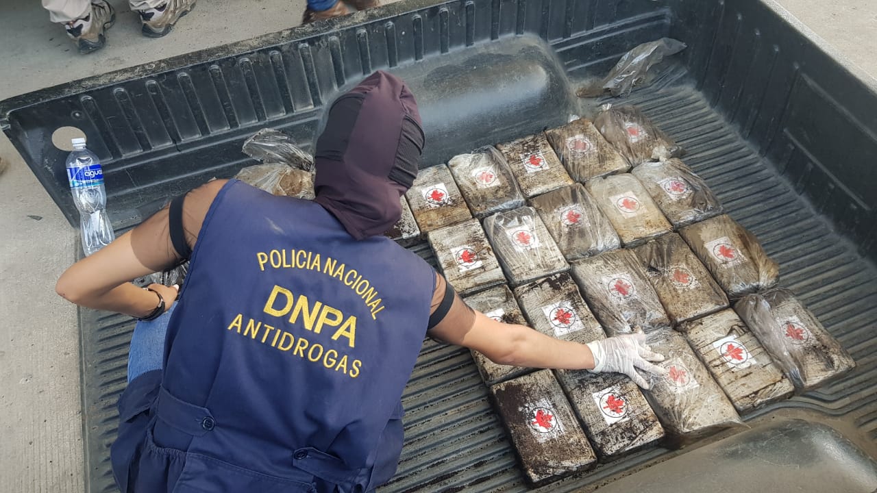 En compartimento falso de un vehículo encuentran 42 paquetes de cocaína en Colon En compartimento falso de un vehículo encuentran 42 paquetes de cocaína en Colon