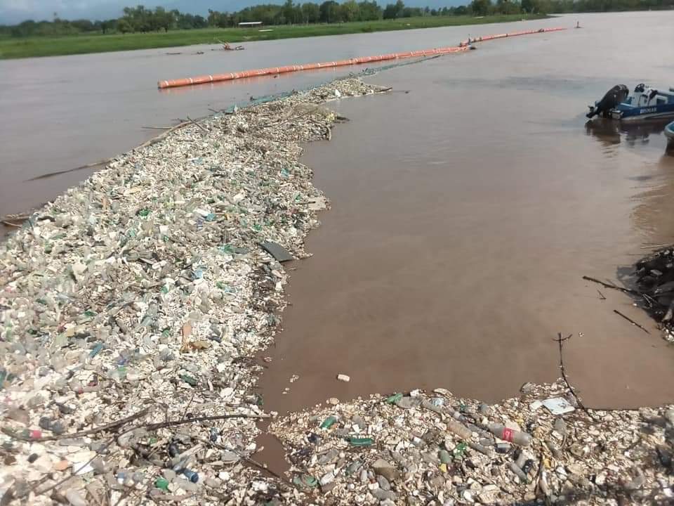 Continúa masiva contaminación de Guatemala hacia el Rio Motagua Continúa masiva contaminación de Guatemala hacia el Rio Motagua