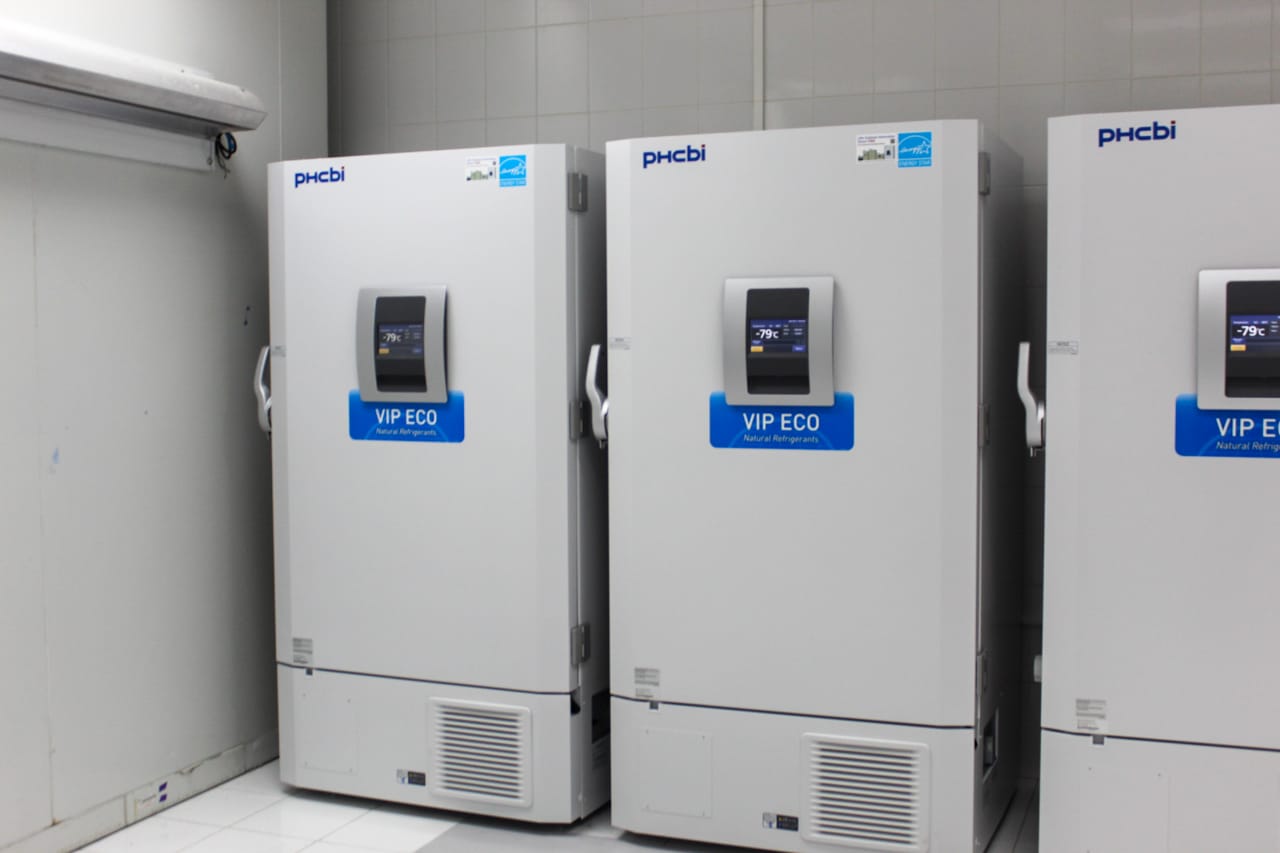 Salud recibe cinco congeladores de ultrabaja temperatura para almacenar vacunas Salud recibe cinco congeladores de ultrabaja temperatura para almacenar vacunas