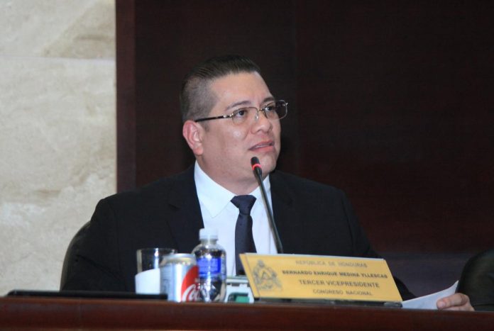 Diputado Enrique Yllescas: “Ni agua chirria me han ofrecido para vacunarme, y ahora me tocará ir a EEUU” Diputado Enrique Yllescas: “Ni agua chirria me han ofrecido para vacunarme, y ahora me tocará ir a EEUU”