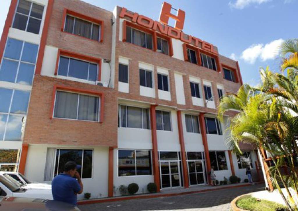 HONDUTEL despide por insolvencia más de 200 empleados