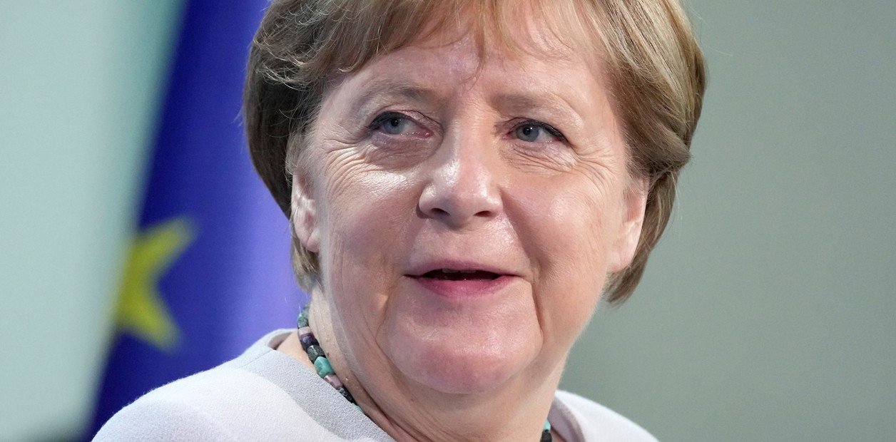 Ángela Merkel completa vacunación contra la COVID combinando dosis de AstraZeneca y Moderna