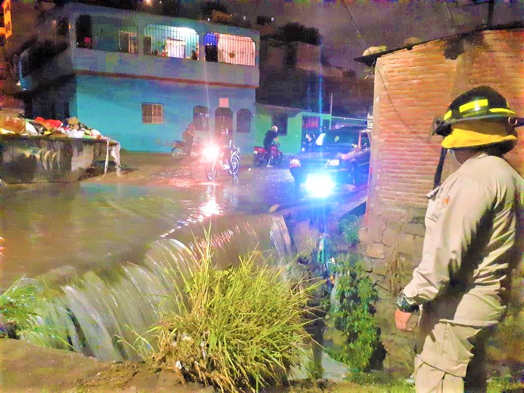 Fuertes lluvias provocan desastres en la capital Fuertes lluvias provocan desastres en la capital