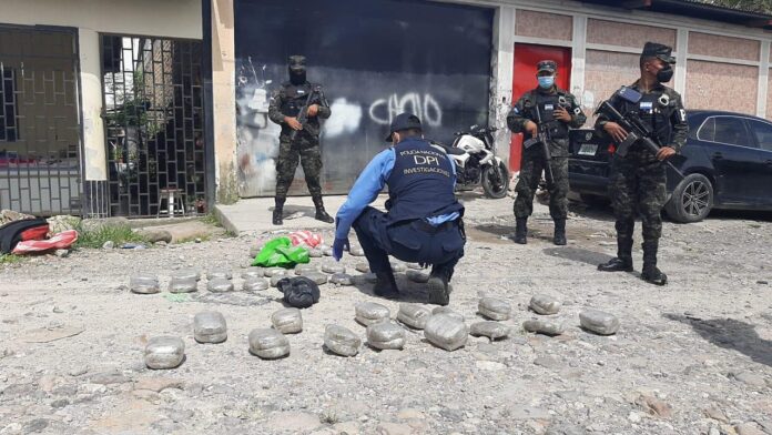 En posesión de 65 libras de marihuana capturan a dos sujetos en Copán