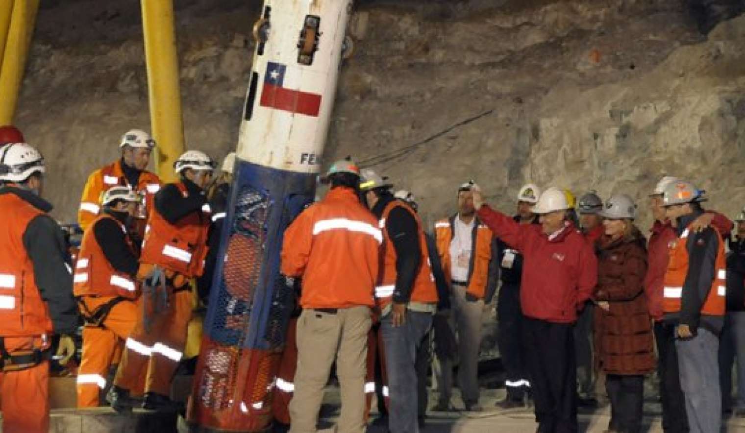 Indemnizarán a 31 de los 33 mineros que quedaron atrapados en una mina de Chile en 2010