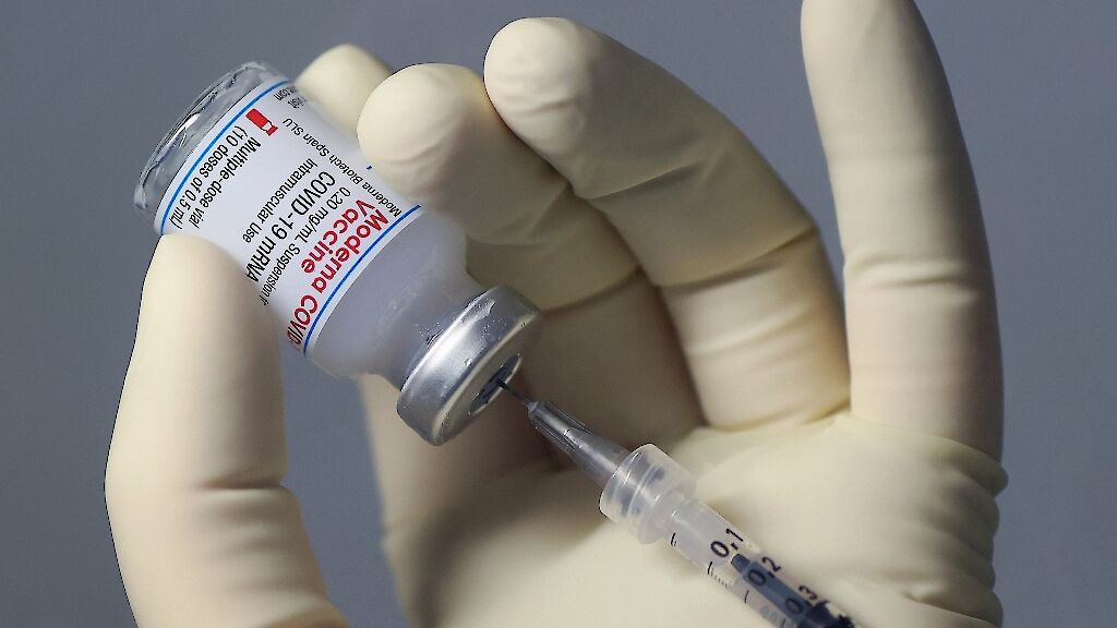 Moderna cree que será necesaria una tercera dosis de vacuna antes de fin de año