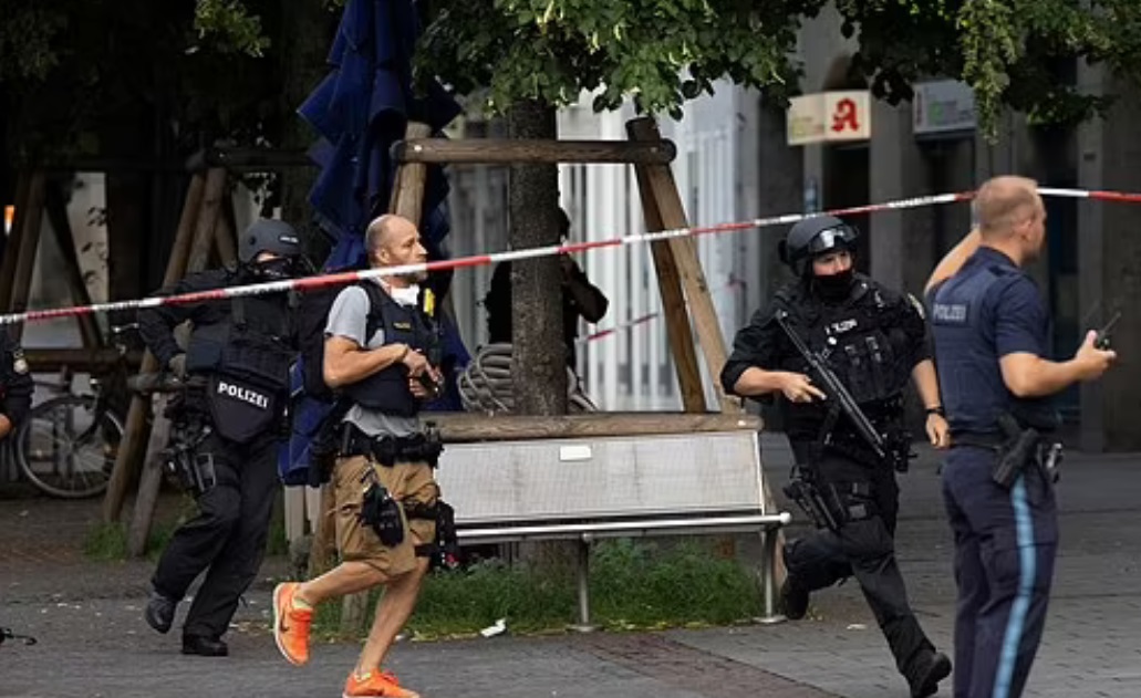 Alemania: Tres muertos y varios heridos deja ataque de sujeto con cuchillo