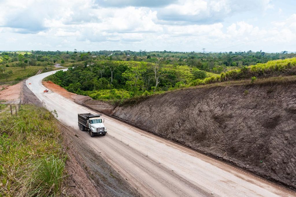 Jefe de las FFAA: Hay engaños por eso construcción de carretera en La Mosquitia debe parar Jefe de las FFAA: Hay engaños por eso construcción de carretera en La Mosquitia debe parar