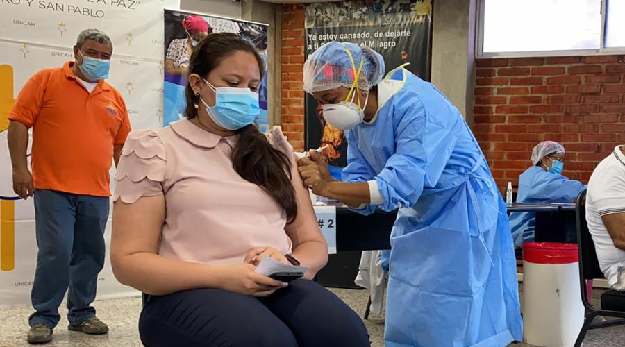 Hoy arrancó el gran Vacunatón que busca inmunizar unas 50, 000 personas Hoy arrancó el gran Vacunatón que busca inmunizar unas 50, 000 personas