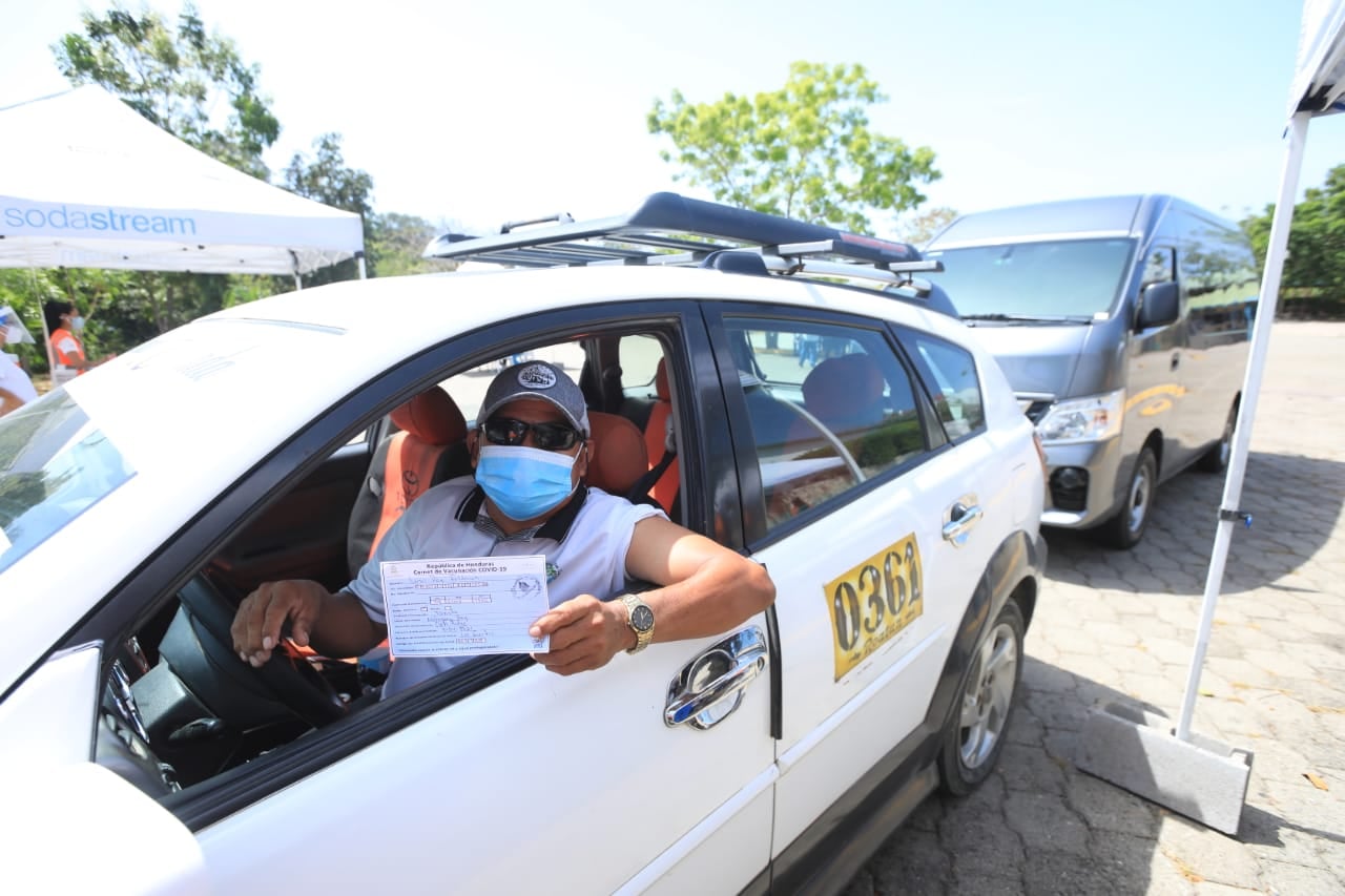 Este sábado comienza masiva vacunación de taxistas en el Distrito Central Este sábado comienza masiva vacunación de taxistas en el Distrito Central
