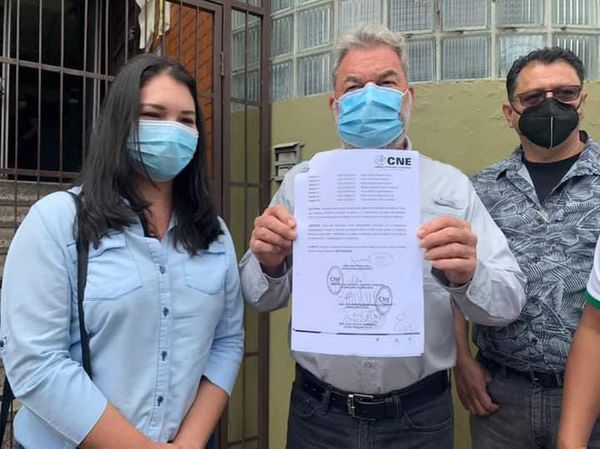 CNE inscribe la candidatura independiente de Roberto Contreras CNE inscribe la candidatura independiente de Roberto Contreras