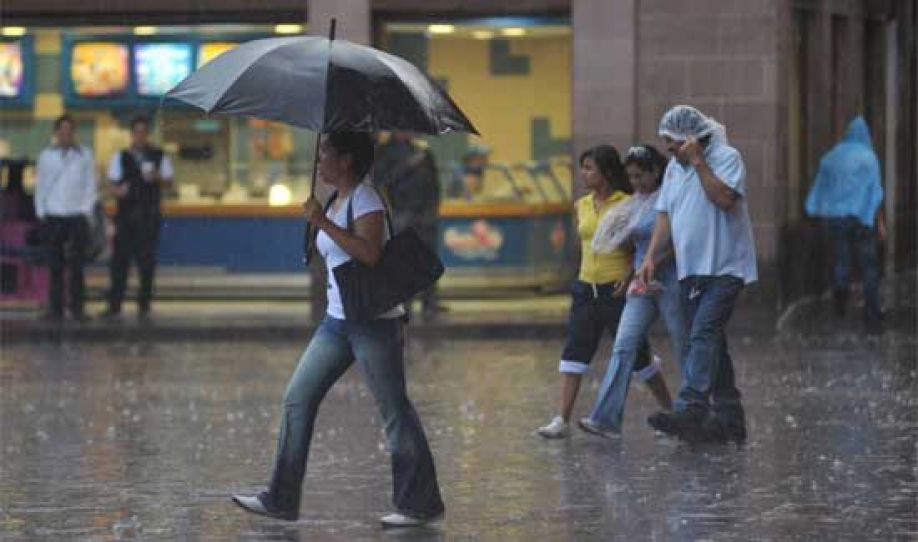 Onda Tropical dejará lluvias en la zona centro y oriente del país