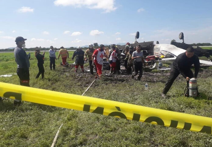 México: Avioneta se desploma dejando un muerto y varios heridos México: Avioneta se desploma dejando un muerto y varios heridos